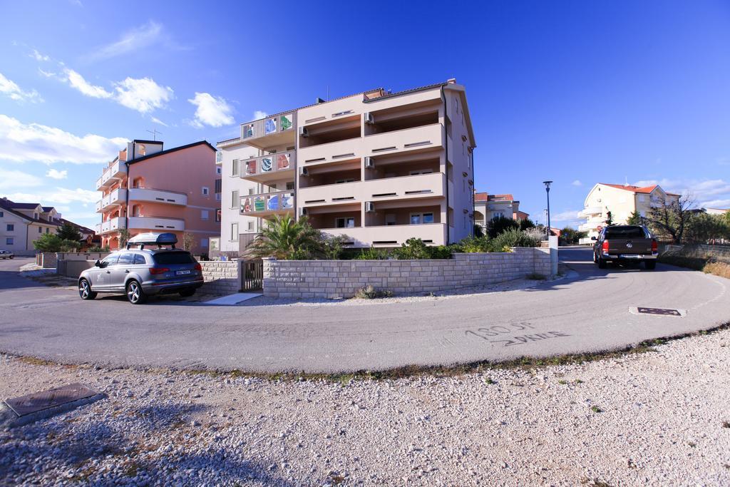 Apartments Miroslav Povljana Kültér fotó