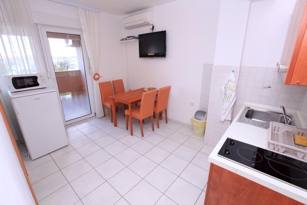 Apartments Miroslav Povljana Kültér fotó